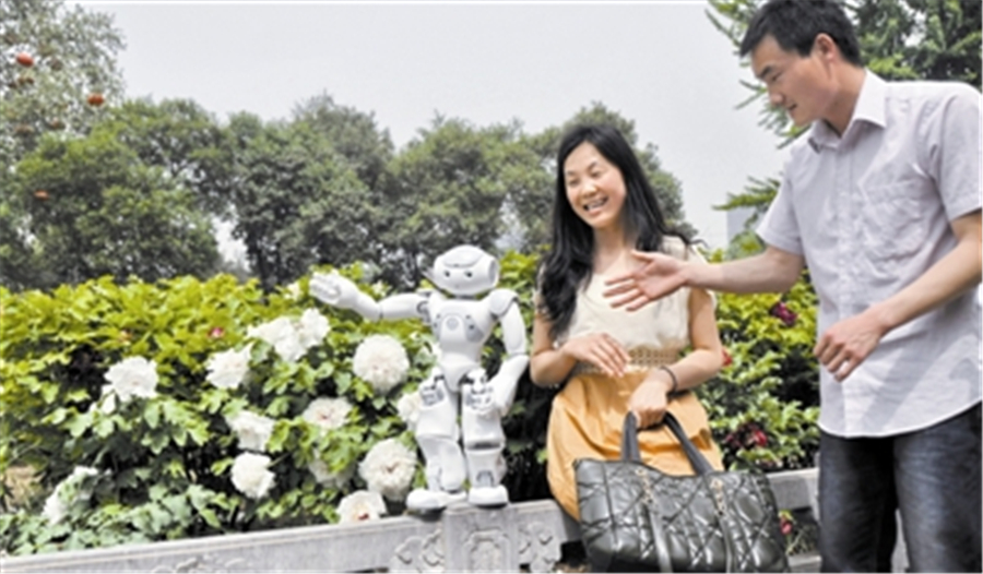 王城公园里来了机器人导游